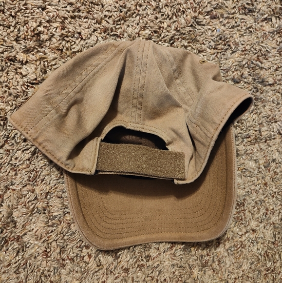 Under Armour adjustable hat - Picture 3 of 4
